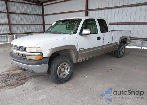 2000 Chevrolet Silverado 2500 Ls z USA, uszkodzony, nr VIN 1GCGK29U2YZ103566